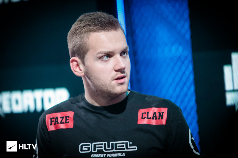 Bug in Counter-Strike 2 allows players to defuse C4 from an unexpected height