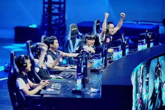 真实电竞：Scout保证金至少3000万，GALA借了500，EDG一哥们借了300