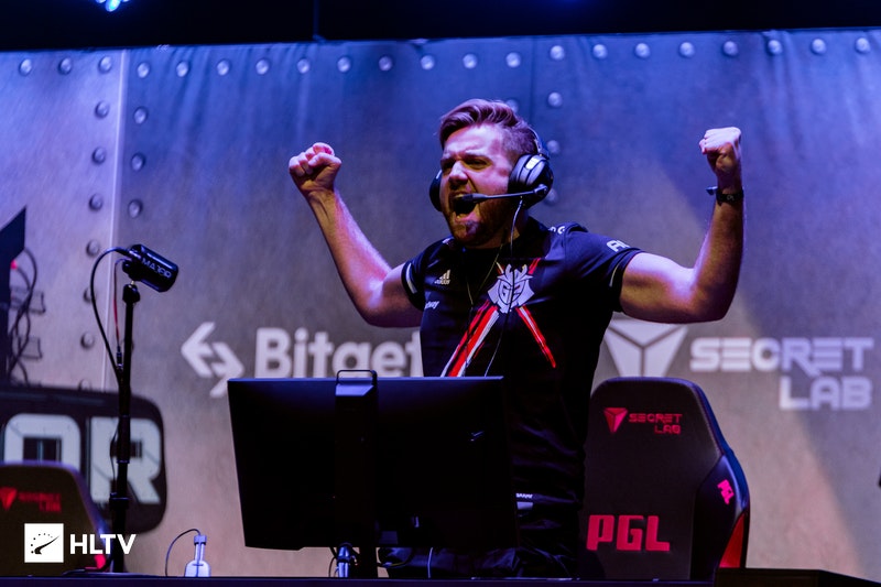 冠军中单真是太强了😤 Zeka 自2022年泡泡赛以来，从未在第五局中失利，并且赢得了8场连胜！