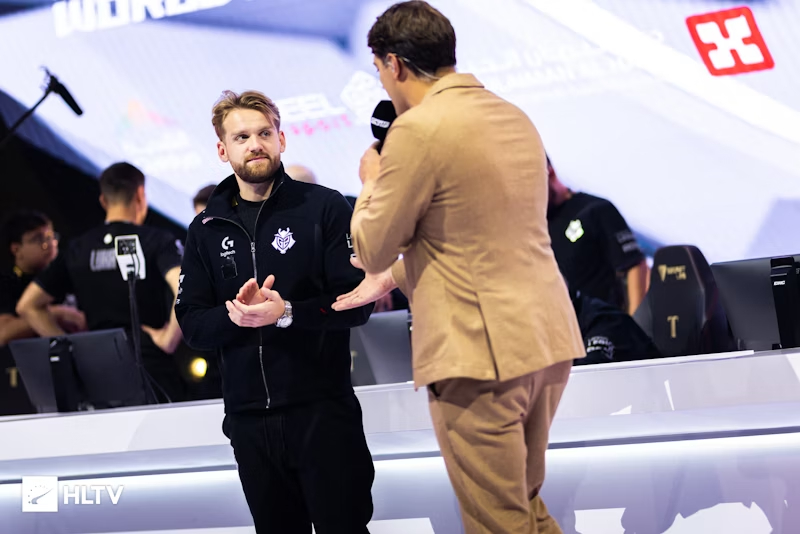 在今日TES对阵OMG的比赛中，Rookie使用阿卡丽达成了在LPL的第3000杀，是LPL第1位达成该成就的选手＼