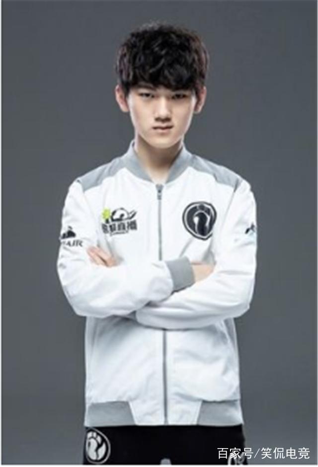 PTT热议Xiaolaohu和FPX经理冲突：这赛季LPL好多怪事