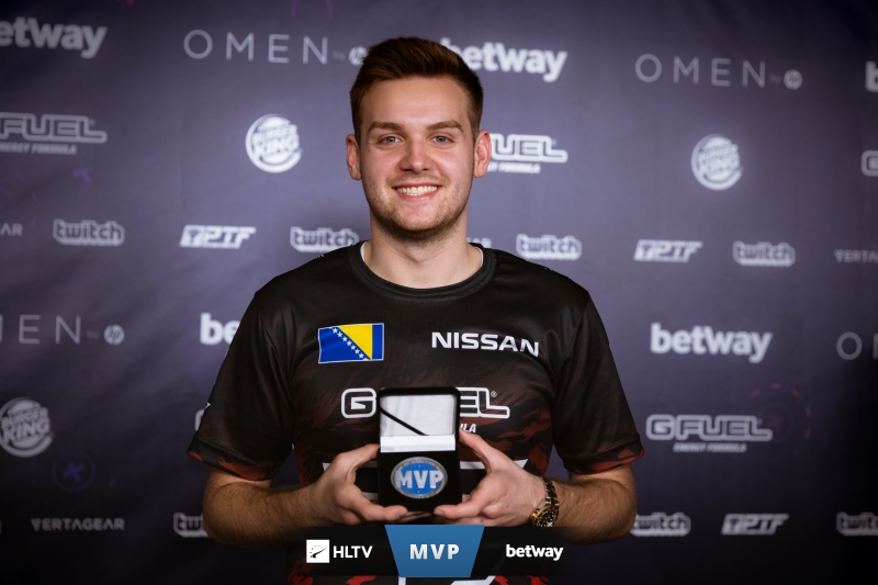 大事件即将来临！ Yike Ivern 击败了 Kanavi 和 Caliste ，KC 横扫了 Top Esports 。